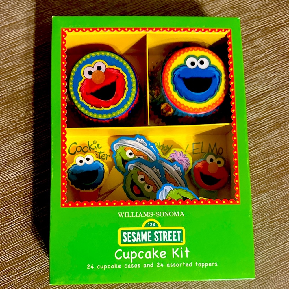 Williams Sonoma Sesame Street Cookie Cutters, Cupcake Kit & Stencil Set - Picture 6 of 8